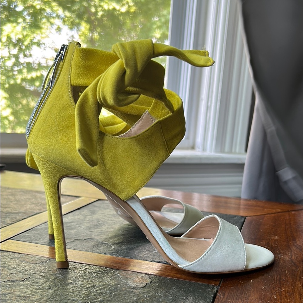 LE STELLE - Elegant Yellow and White Open-Toe Heels
